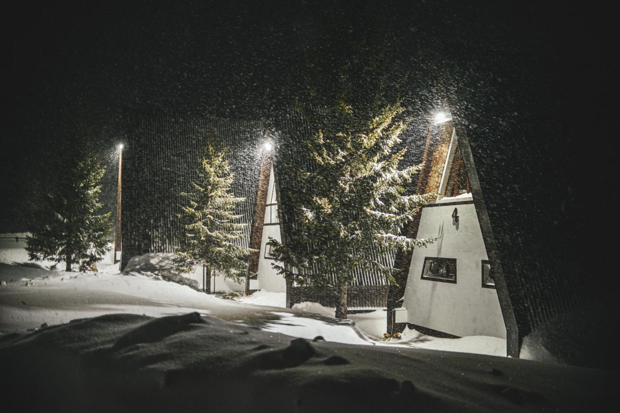 Cabanele Pasi Liberi Tau Bistra Exterior photo